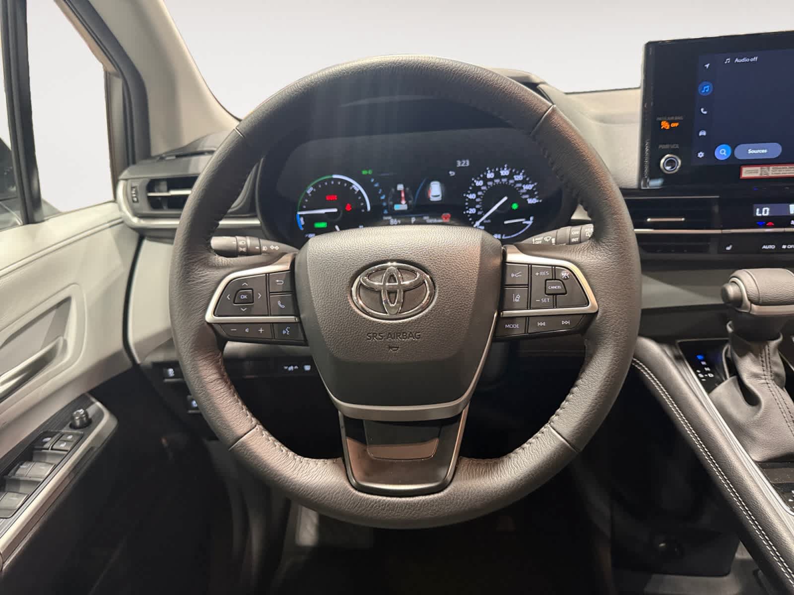 Used 2026 Toyota Sienna XLE FWD image 13