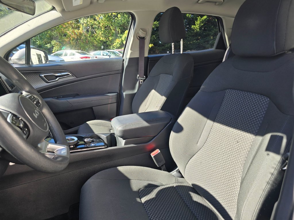 Used 2023 Kia Sportage LX AWD/4WD image 12
