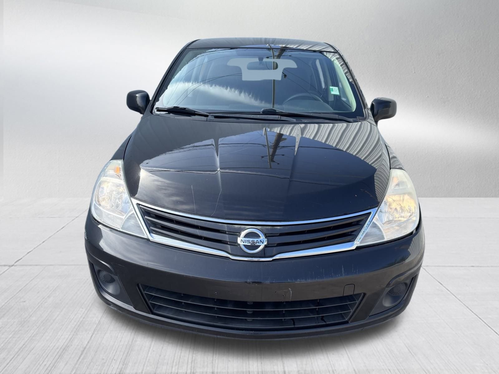 Used 2011 Nissan Versa 1.8 S w/ Plus Pkg image 2
