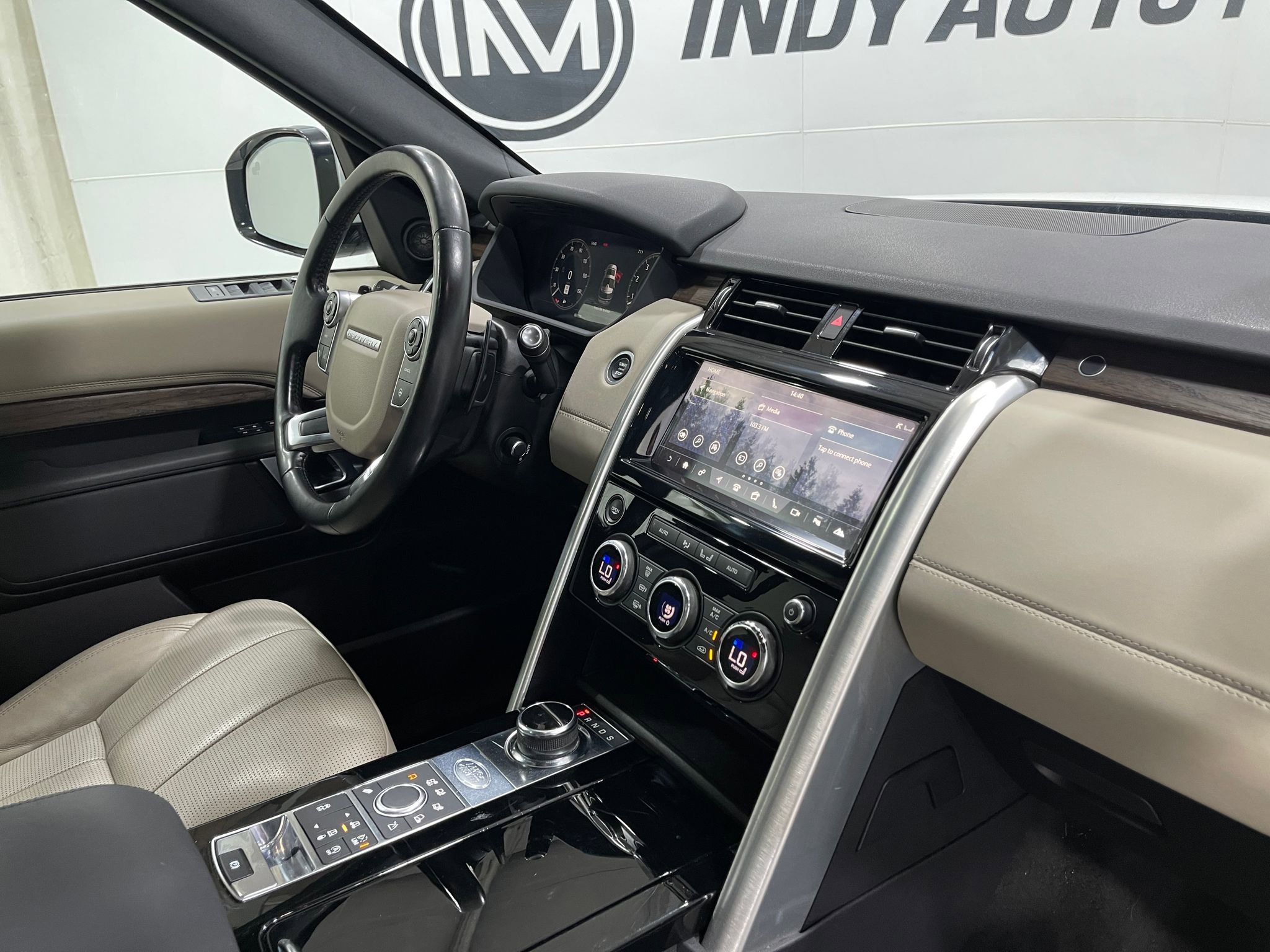 Used 2018 Land Rover Discovery HSE image 20