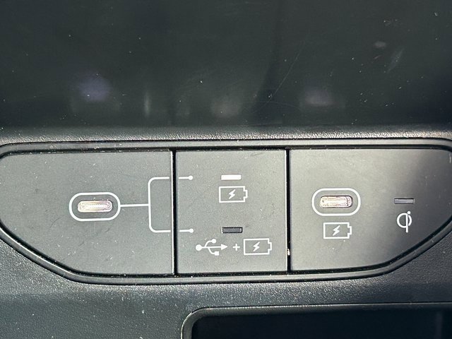 Used 2024 Kia Sorento S image 17