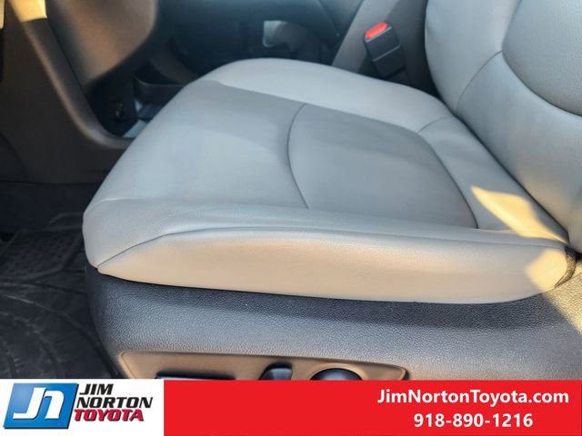 Used 2025 Toyota Sienna XLE image 27