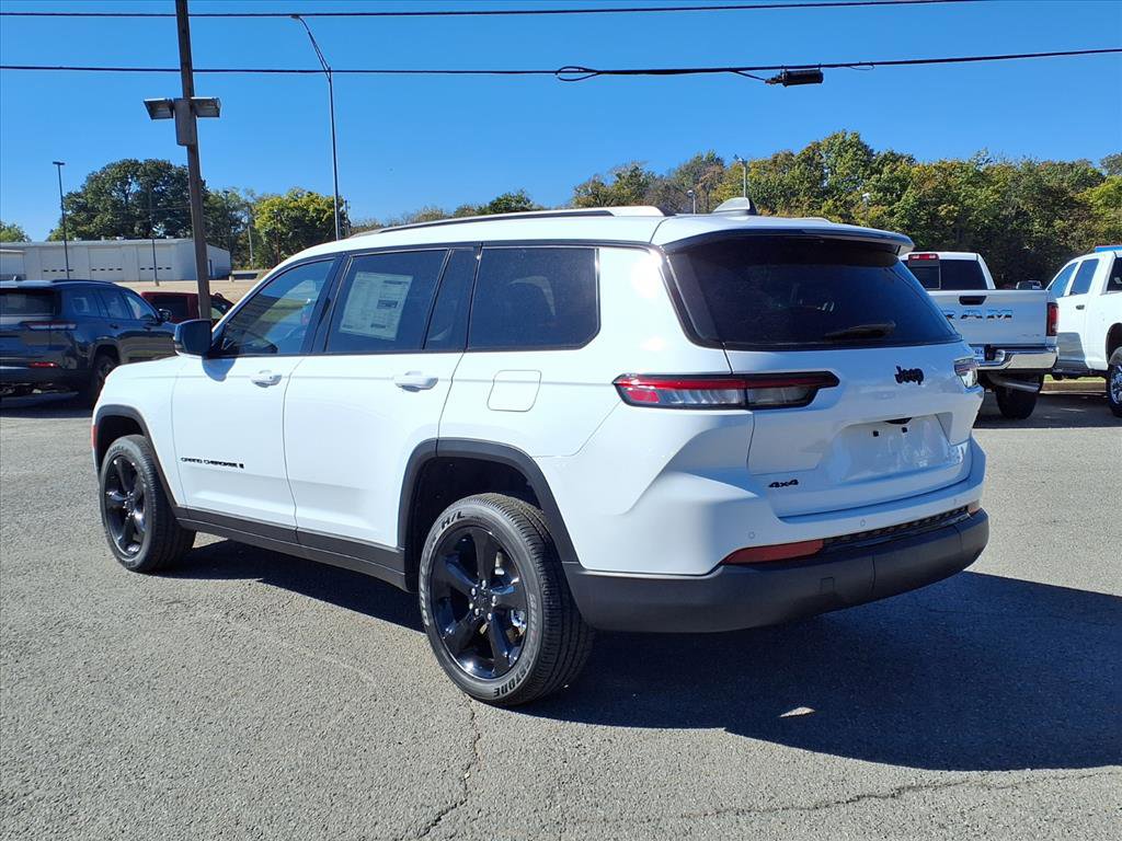 New 2025 Jeep Grand Cherokee L Altitude image 2