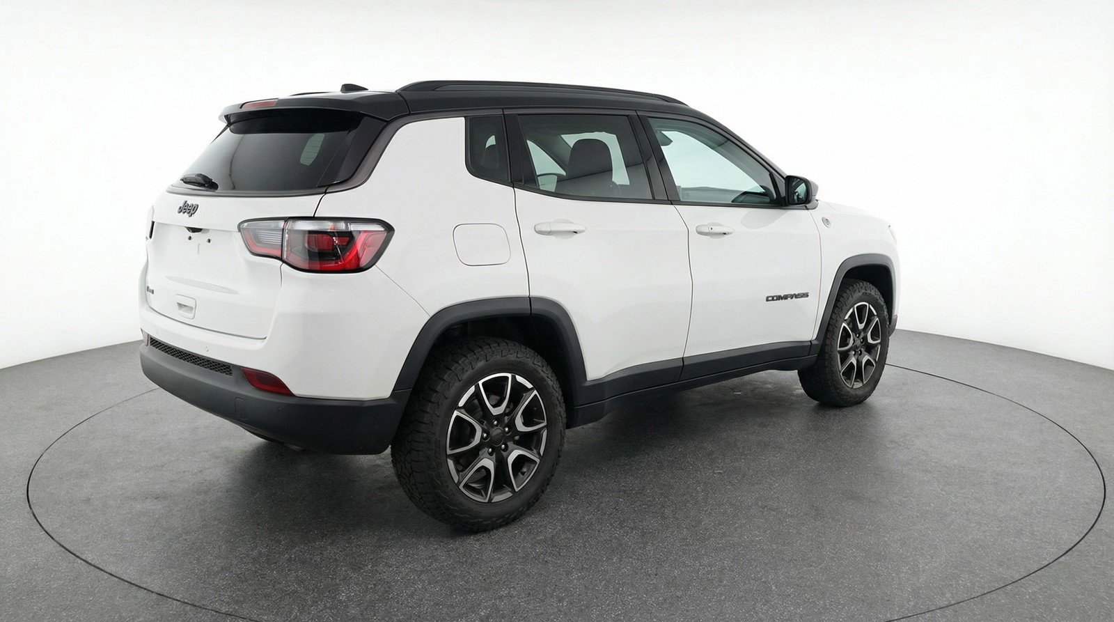Used 2025 Jeep Compass Trailhawk image 9
