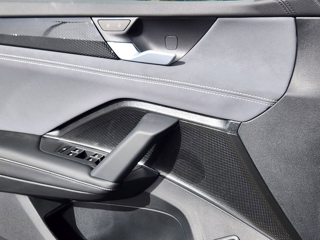 New 2026 Volkswagen Tiguan SE image 13