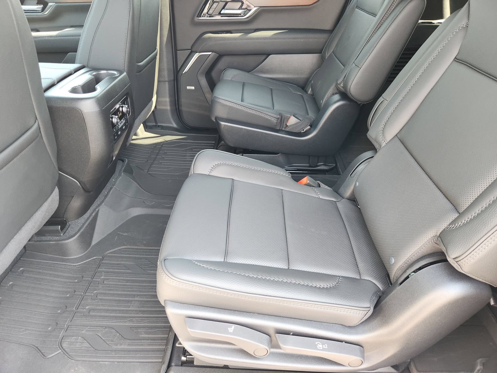 New 2026 GMC Yukon XL Denali w/ Denali Reserve Package AWD/4WD image 34