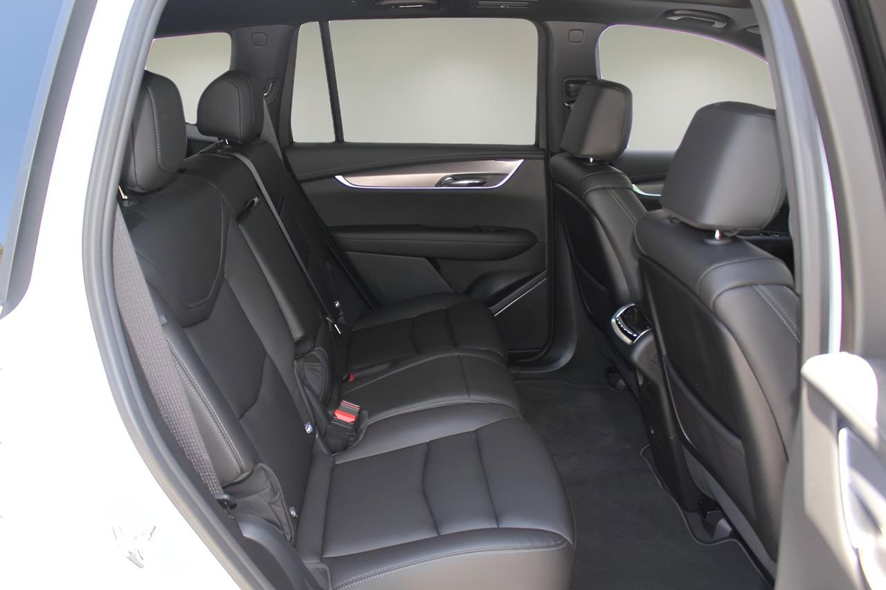New 2025 Cadillac XT6 Luxury FWD image 17