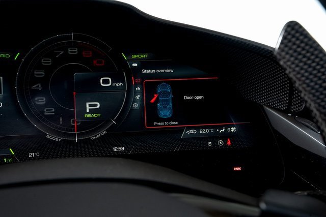 Used 2024 Ferrari SF90 Spider image 33