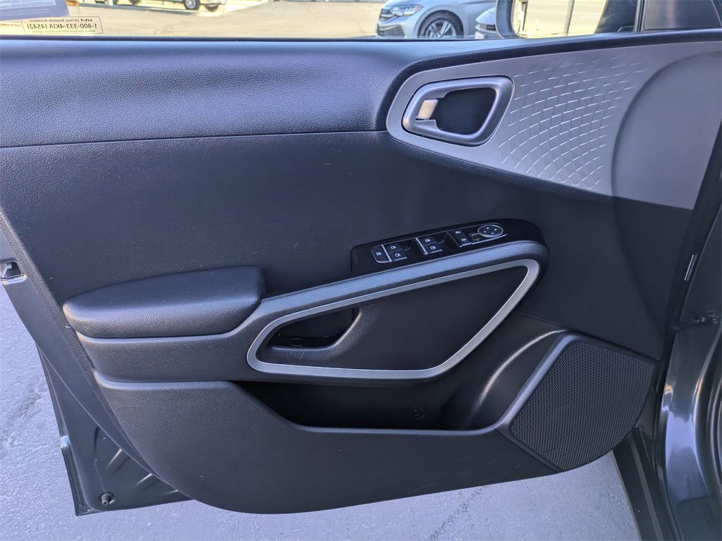 Used 2024 Kia Soul LX w/ Option Group 015 image 11