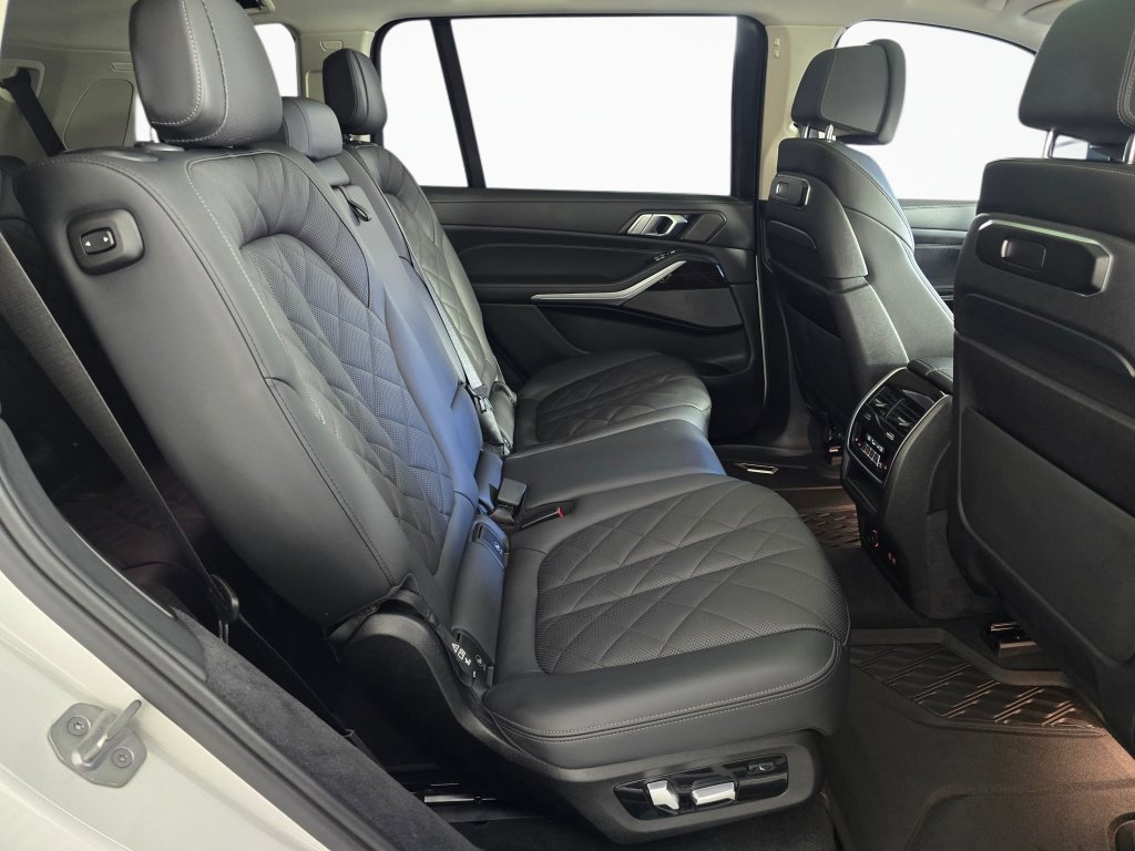 Used 2024 BMW X7 xDrive40i w/ Premium Package AWD/4WD image 46