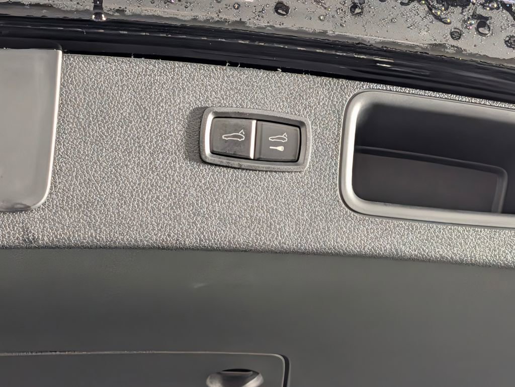 New 2026 Porsche Macan image 18