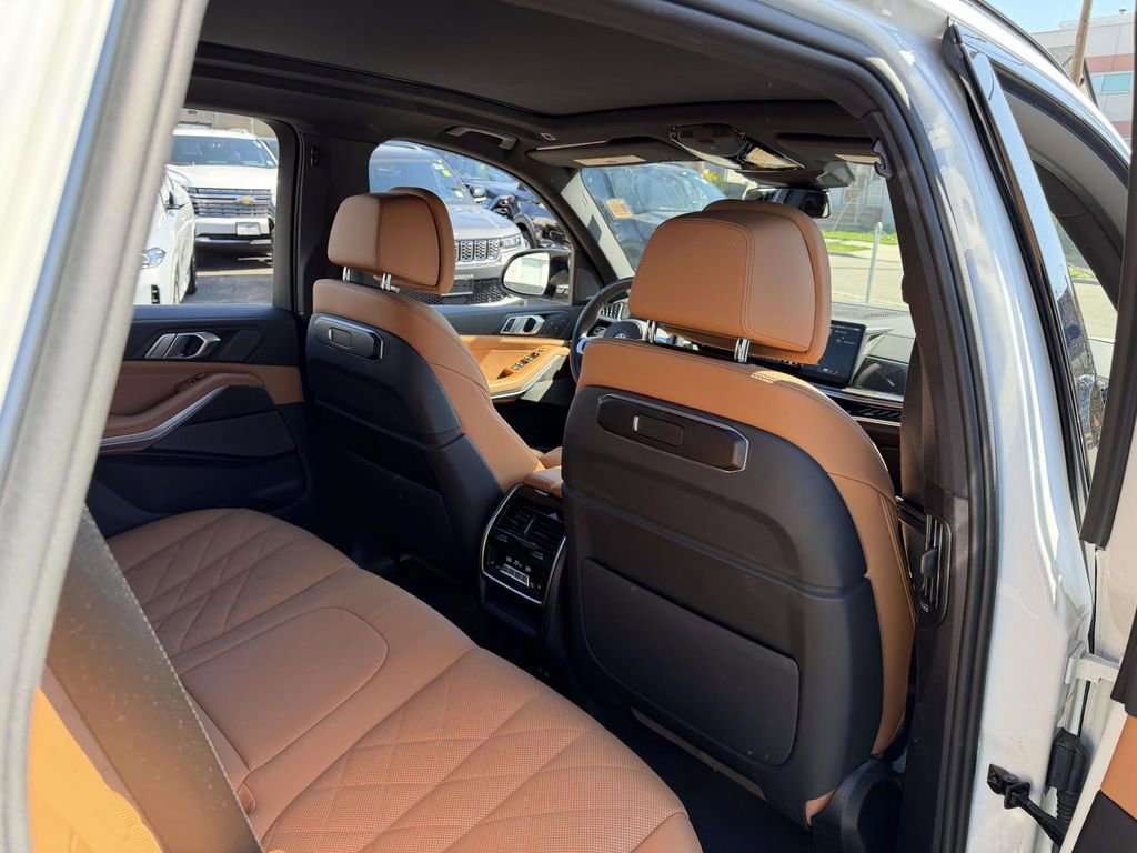 Used 2026 BMW X5 M60i AWD/4WD image 14