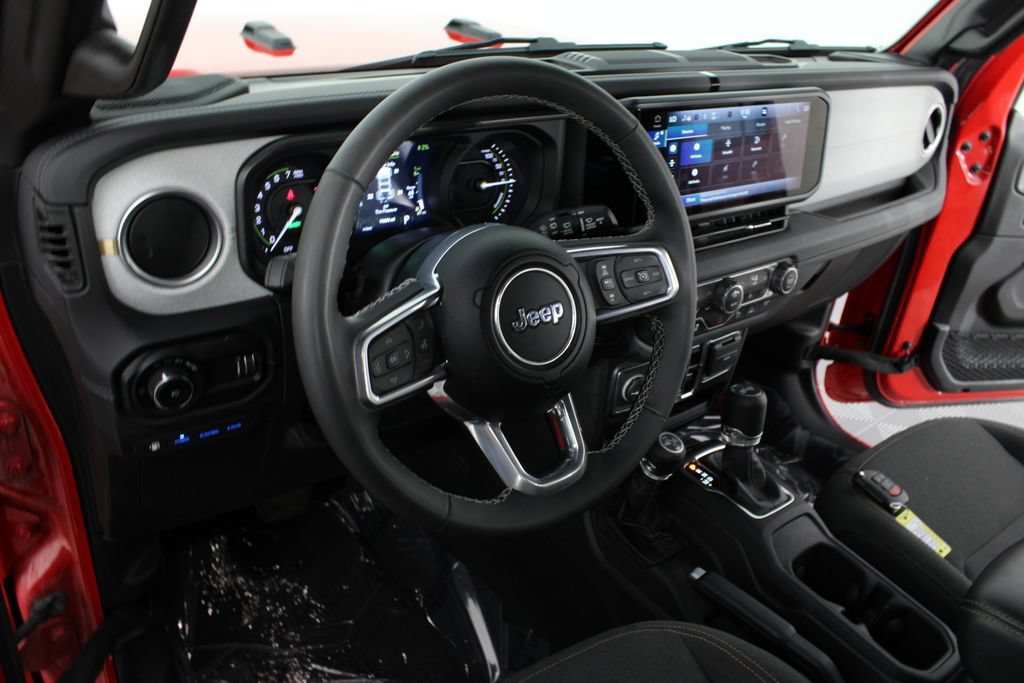 Used 2025 Jeep Wrangler Unlimited Sahara w/ Safety Group AWD/4WD image 8