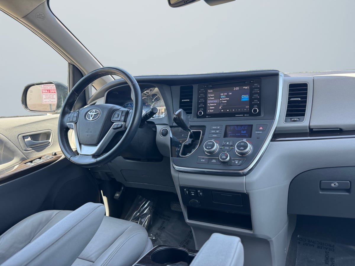 Used 2018 Toyota Sienna XLE w/ XLE Navigation Package AWD/4WD image 14