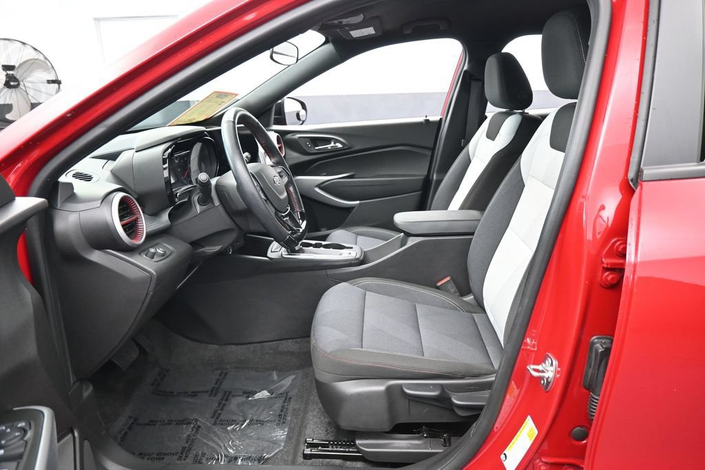 Used 2026 Chevrolet Trax RS FWD image 11