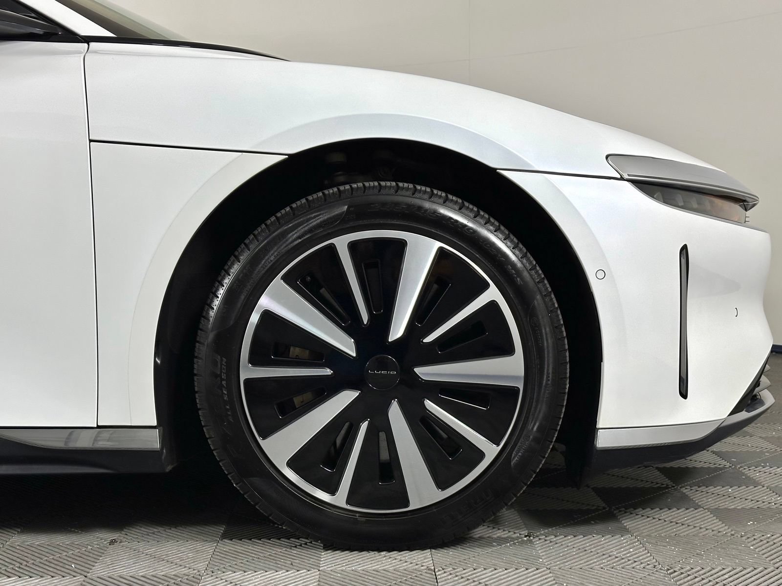 Used 2025 Lucid Air Touring AWD/4WD image 9