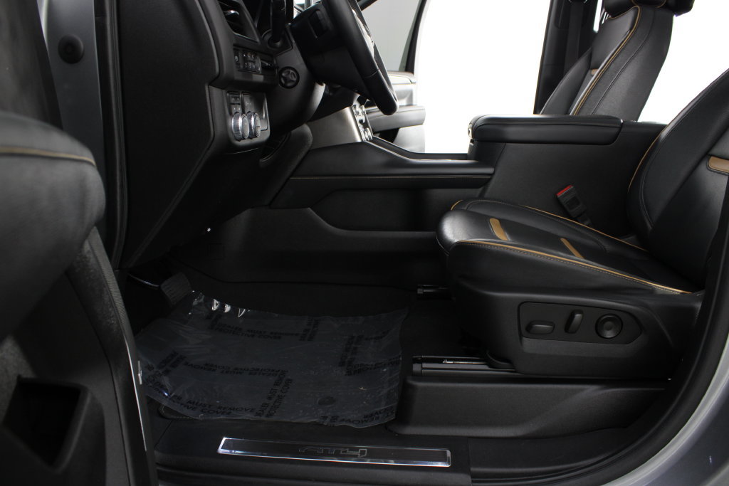Used 2023 GMC Yukon XL AT4 w/ AT4 Premium Package AWD/4WD image 19