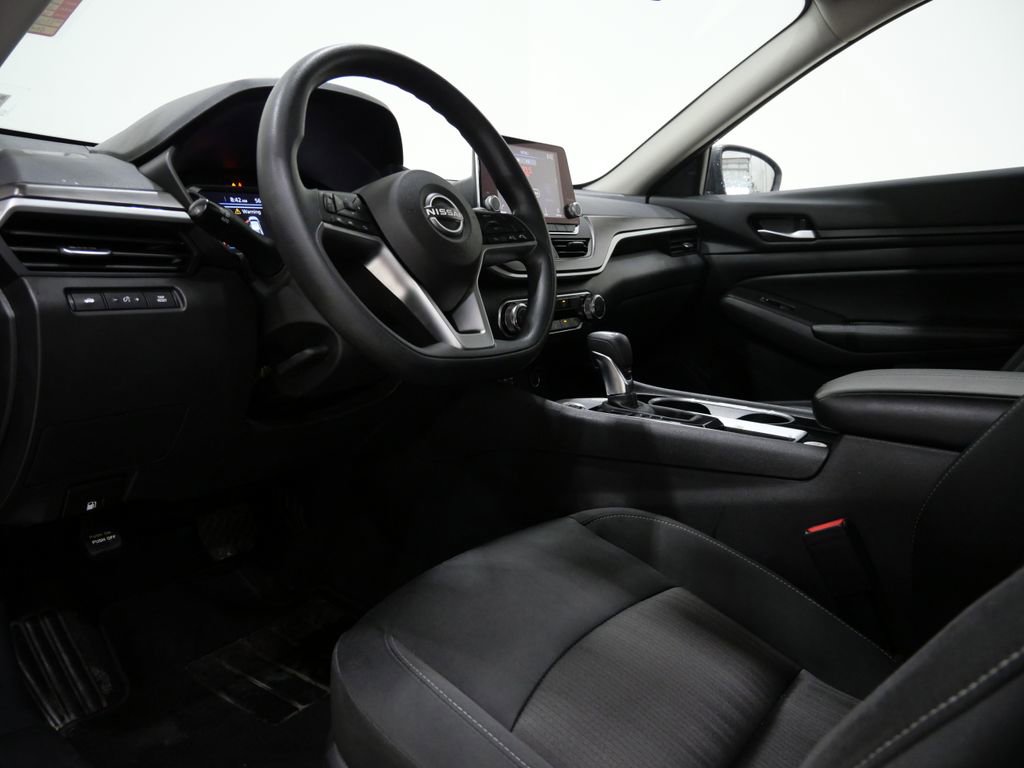 Used 2024 Nissan Altima 2.5 SV image 11