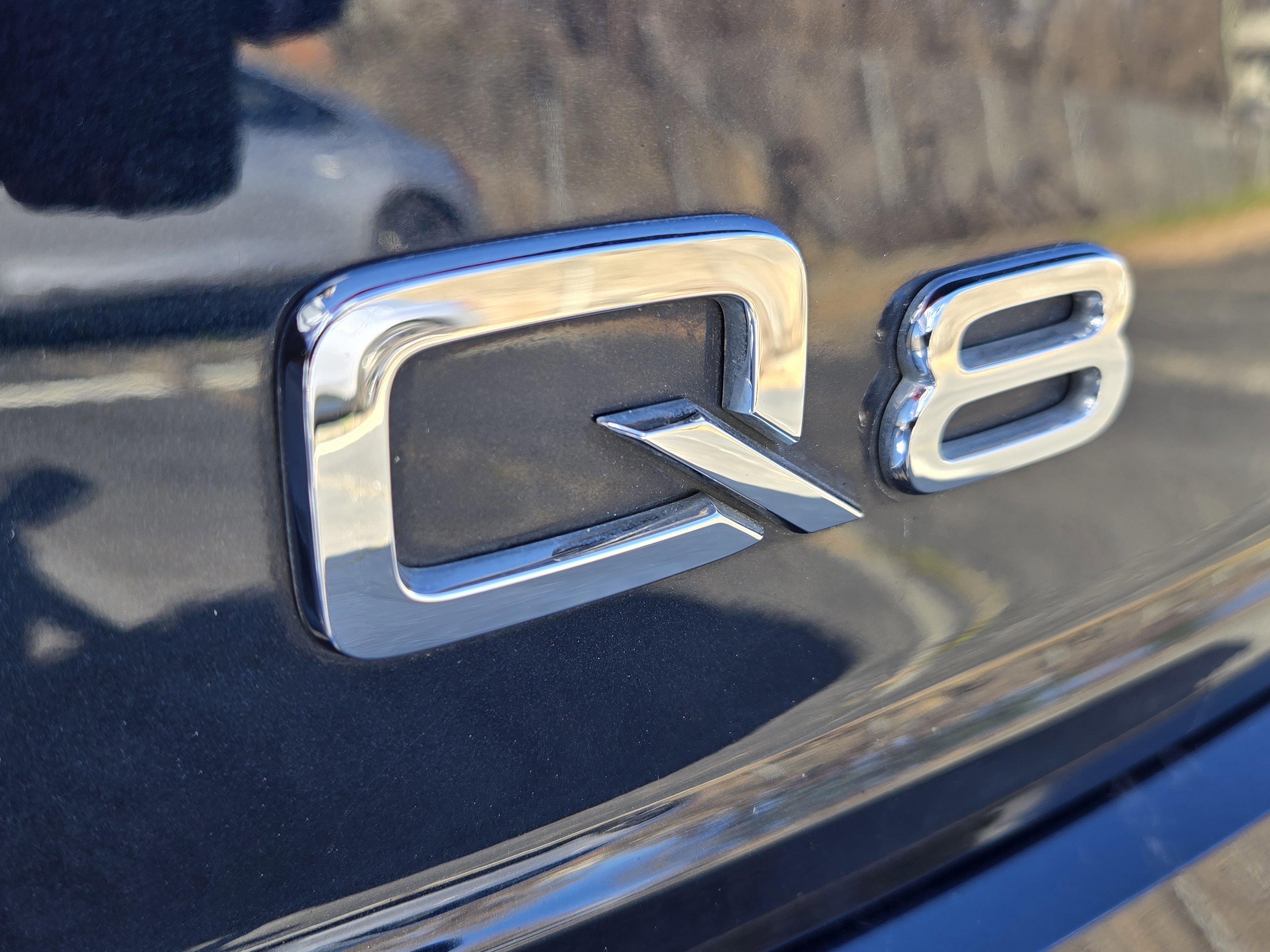 Used 2023 Audi Q8 Premium image 35