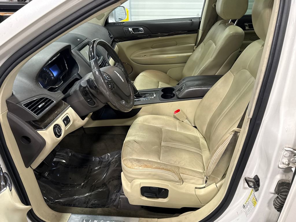 Used 2013 Lincoln MKT AWD image 7