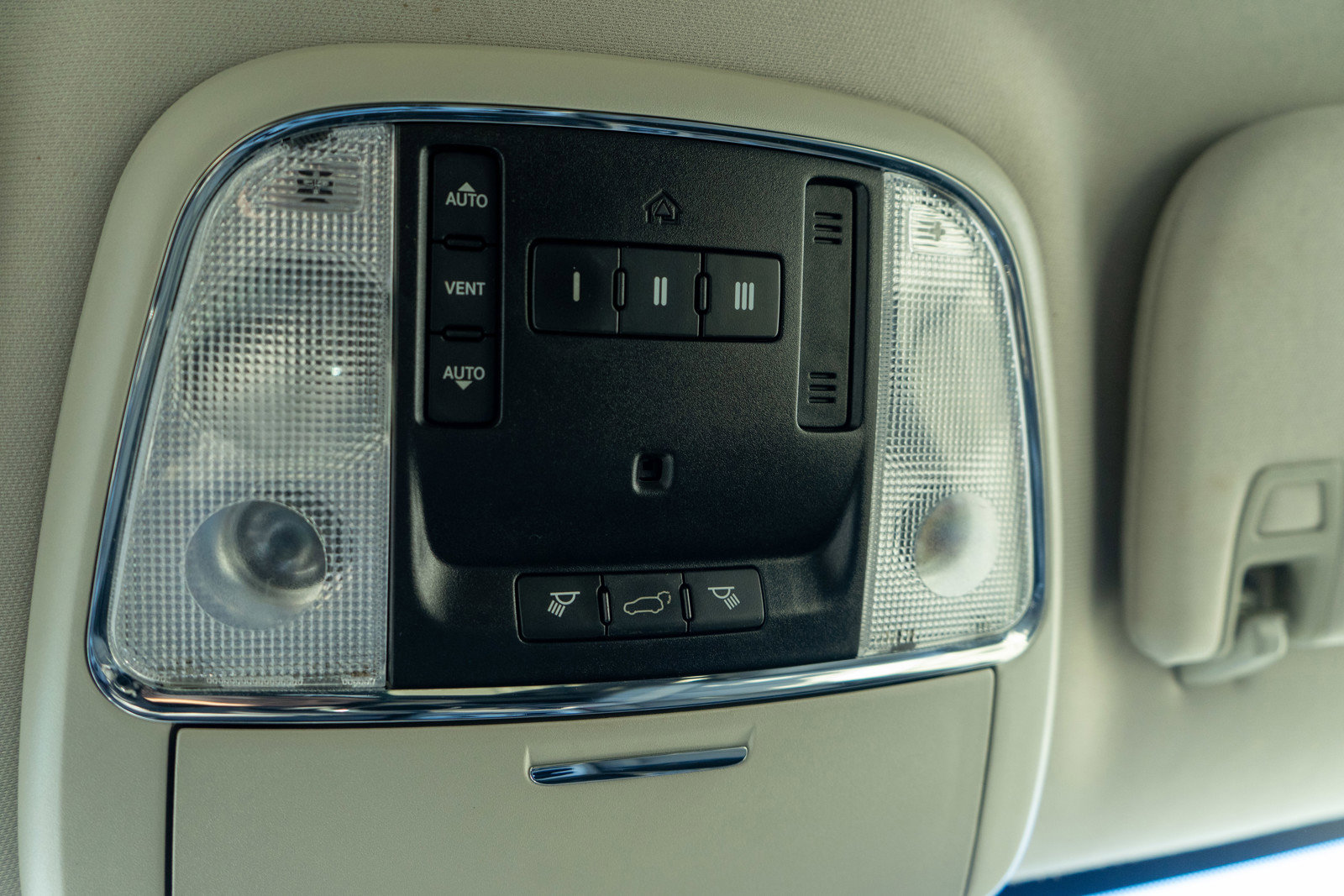 Used 2013 Jeep Grand Cherokee Laredo image 25