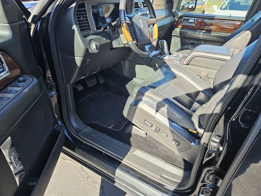 Used 2012 Lincoln Navigator 4WD image 9