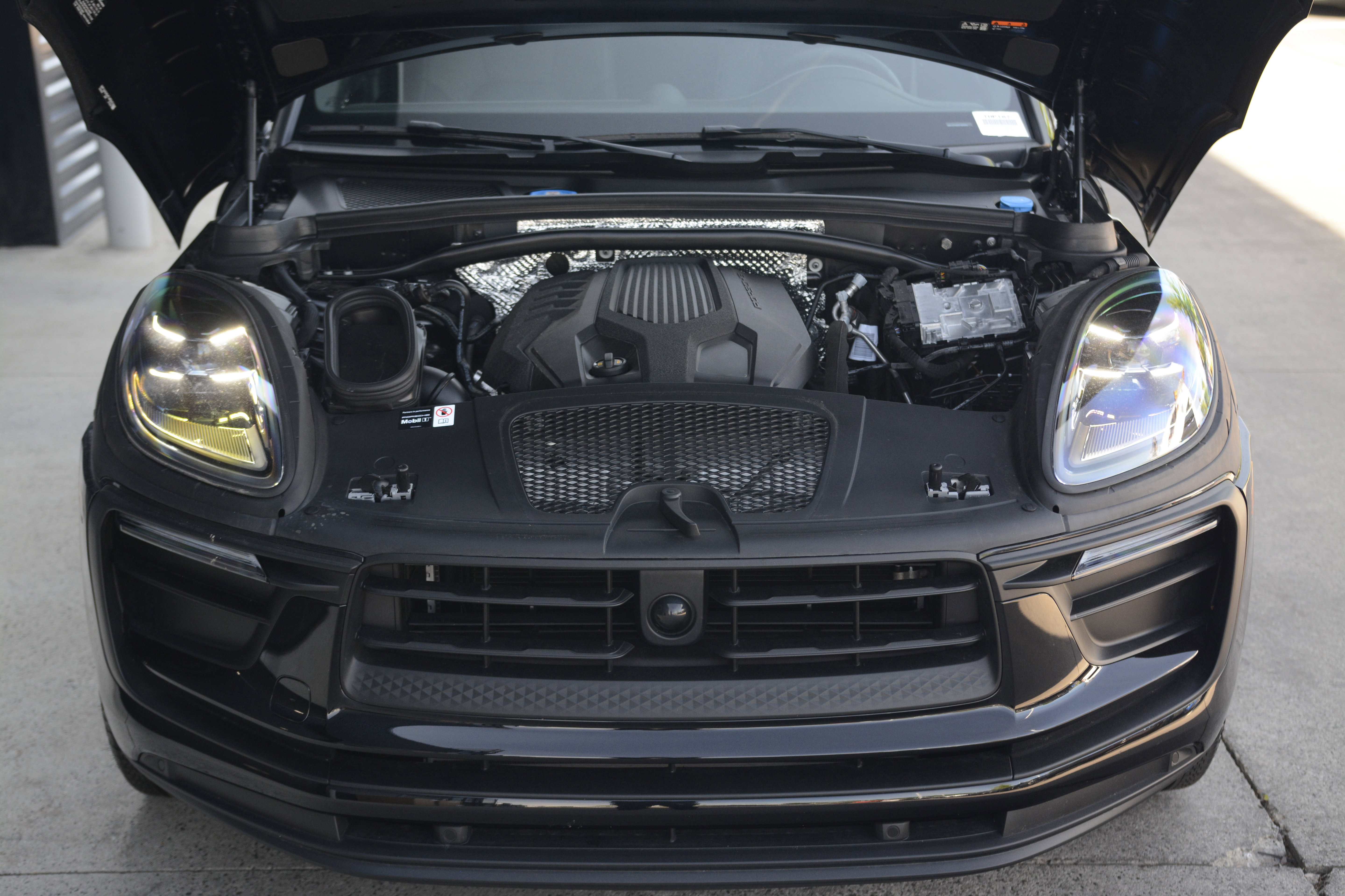 Certified 2026 Porsche Macan AWD/4WD image 36