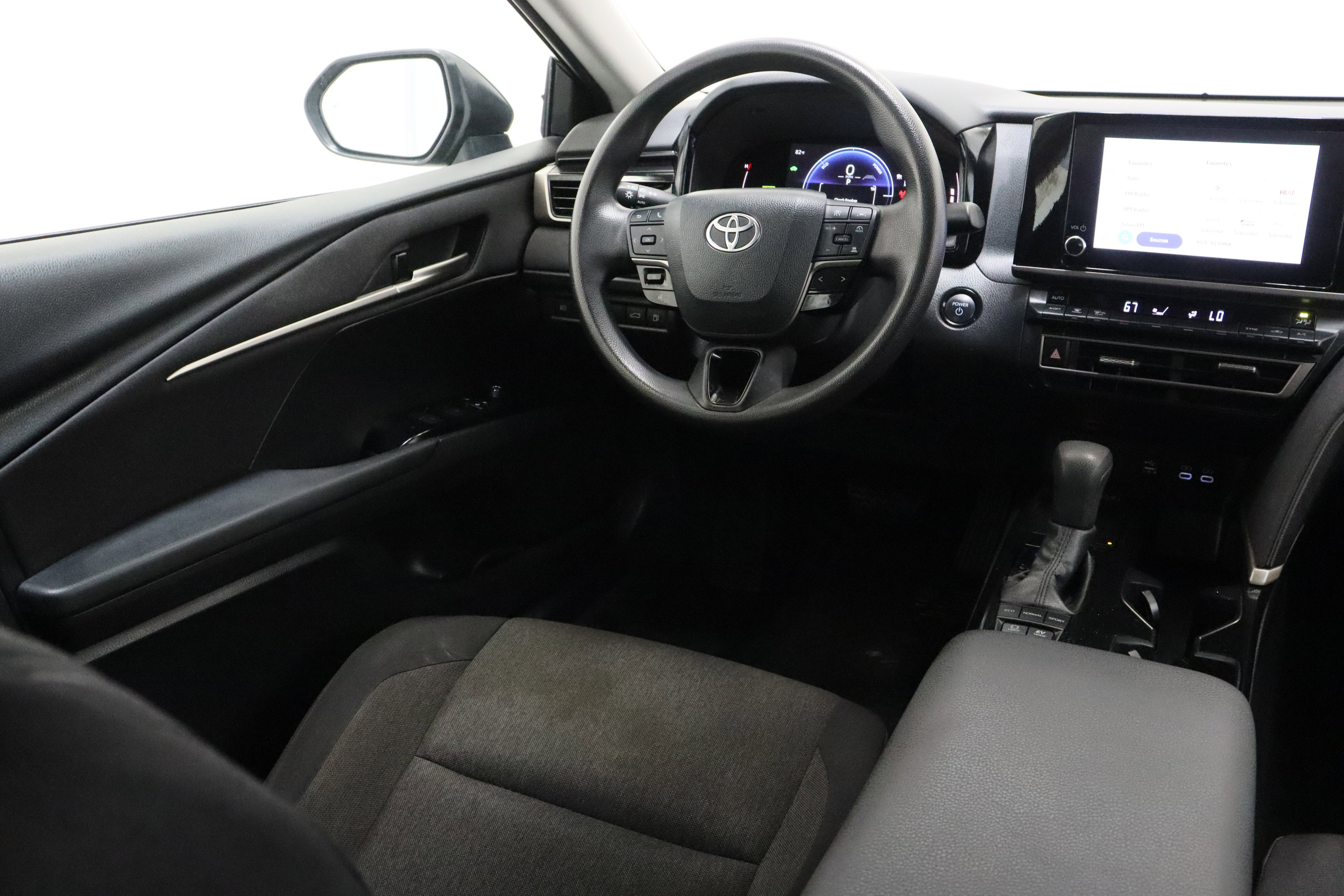 Used 2025 Toyota Camry LE FWD image 30