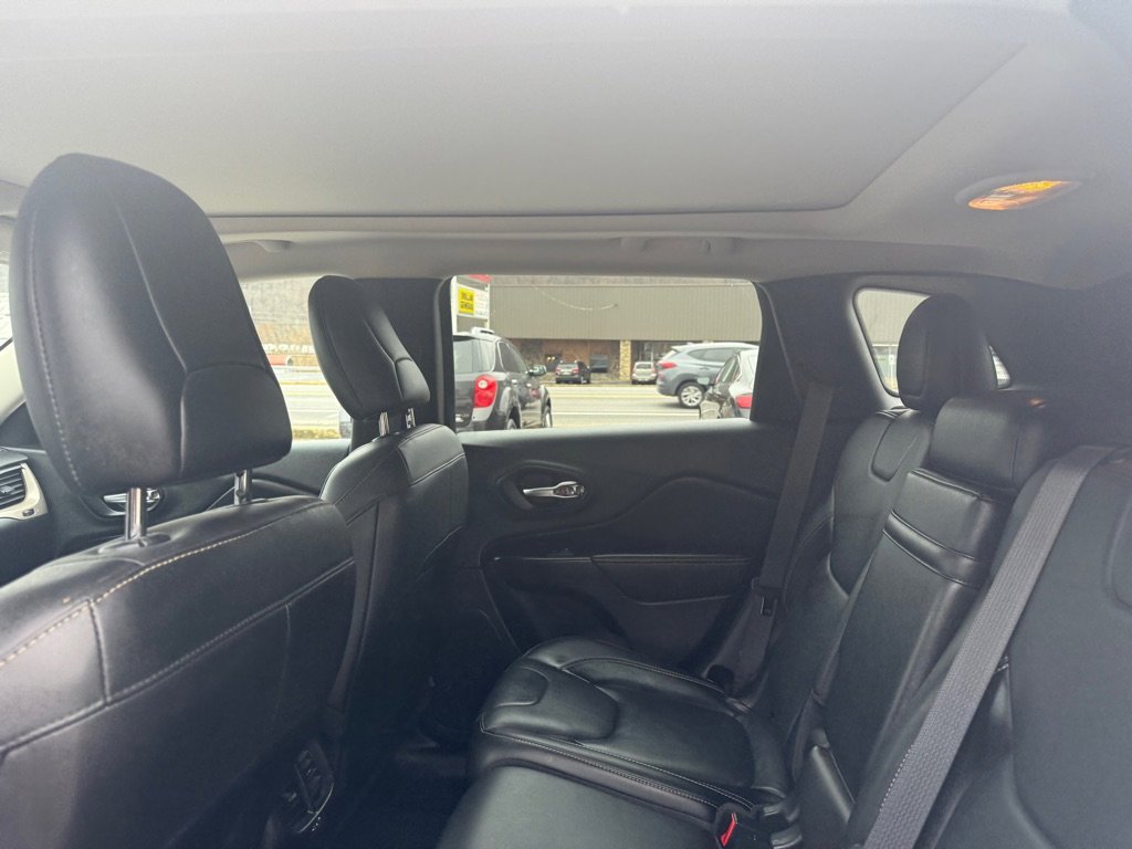 Used 2016 Jeep Cherokee Limited image 33