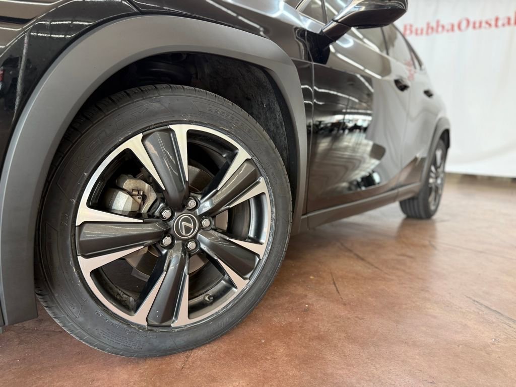Used 2022 Lexus UX 200 w/ Accessory Package (Z2) image 18