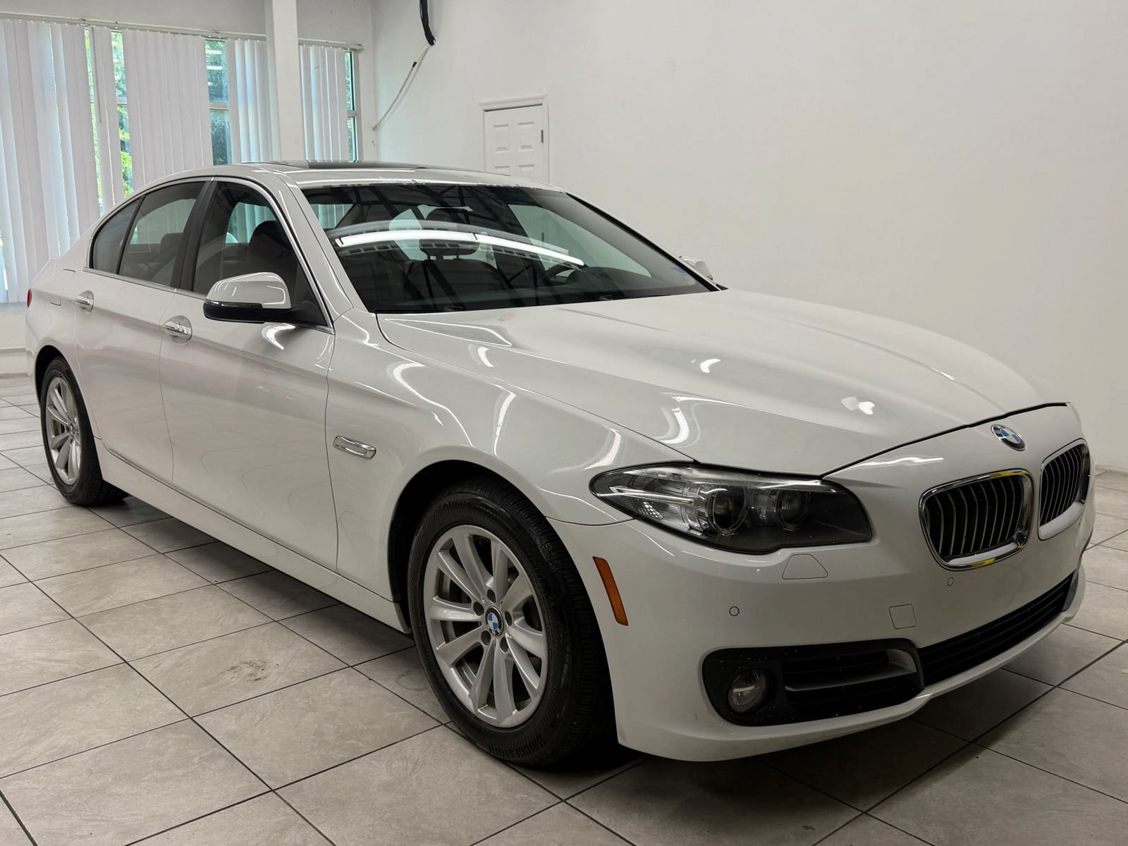 Used 2015 BMW 528i Sedan RWD image 1