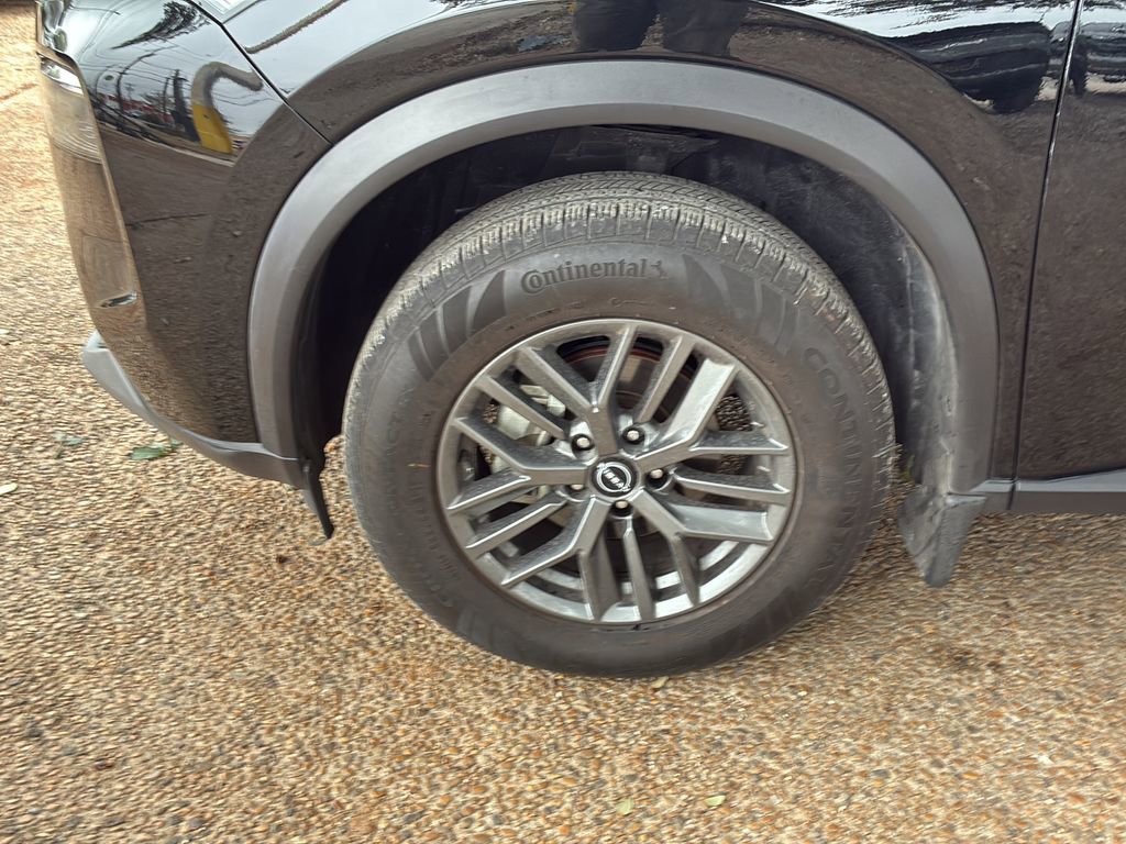 Used 2023 Nissan Rogue S image 33