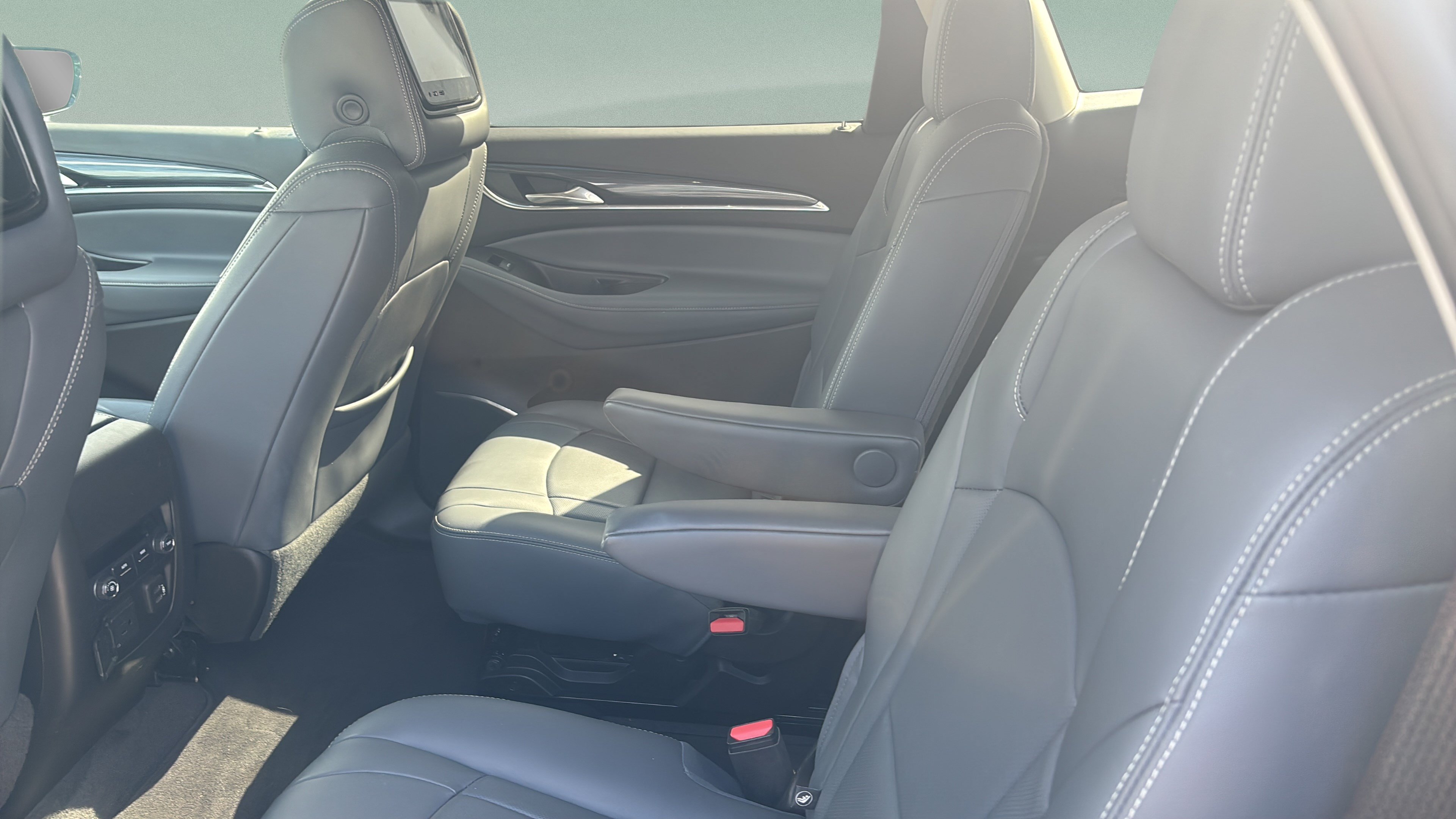 Used 2020 Buick Enclave Essence w/ Sport Touring Edition FWD image 13