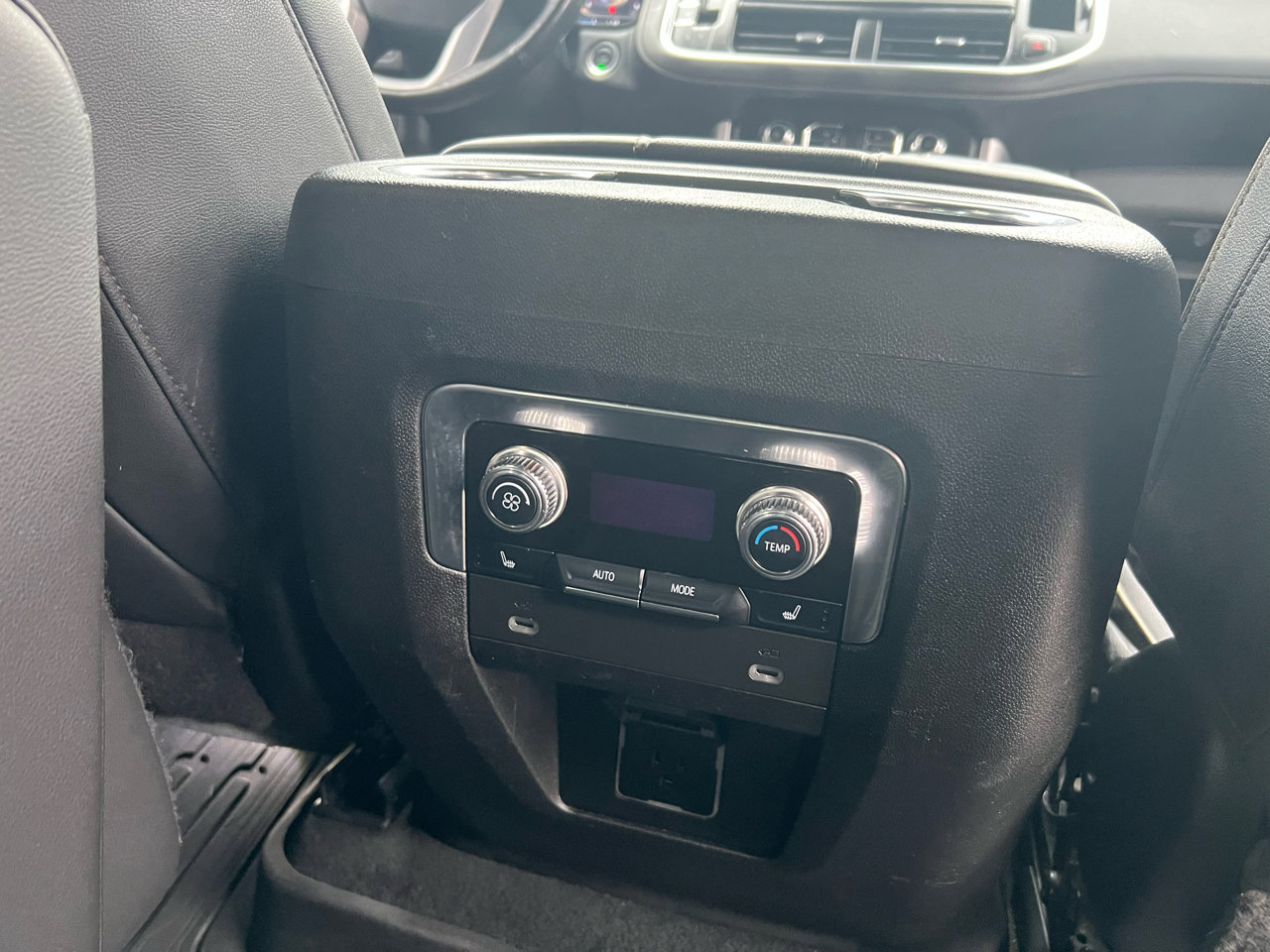 Used 2022 GMC Yukon SLT w/ SLT Premium Package image 50