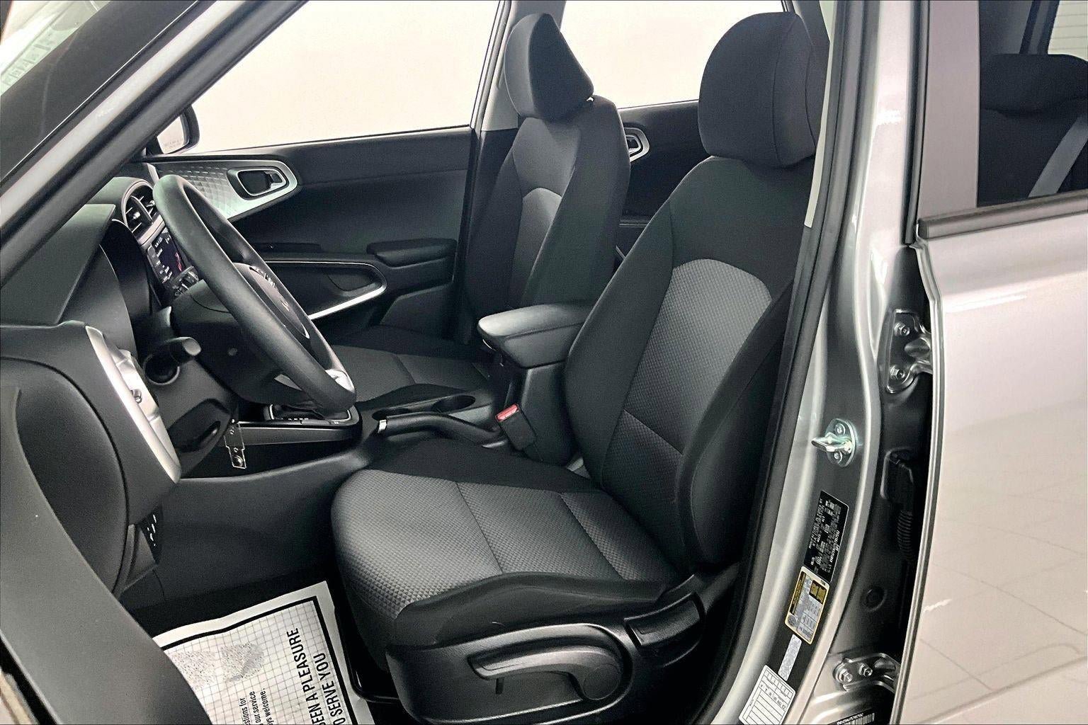 Used 2025 Kia Soul LX FWD image 21