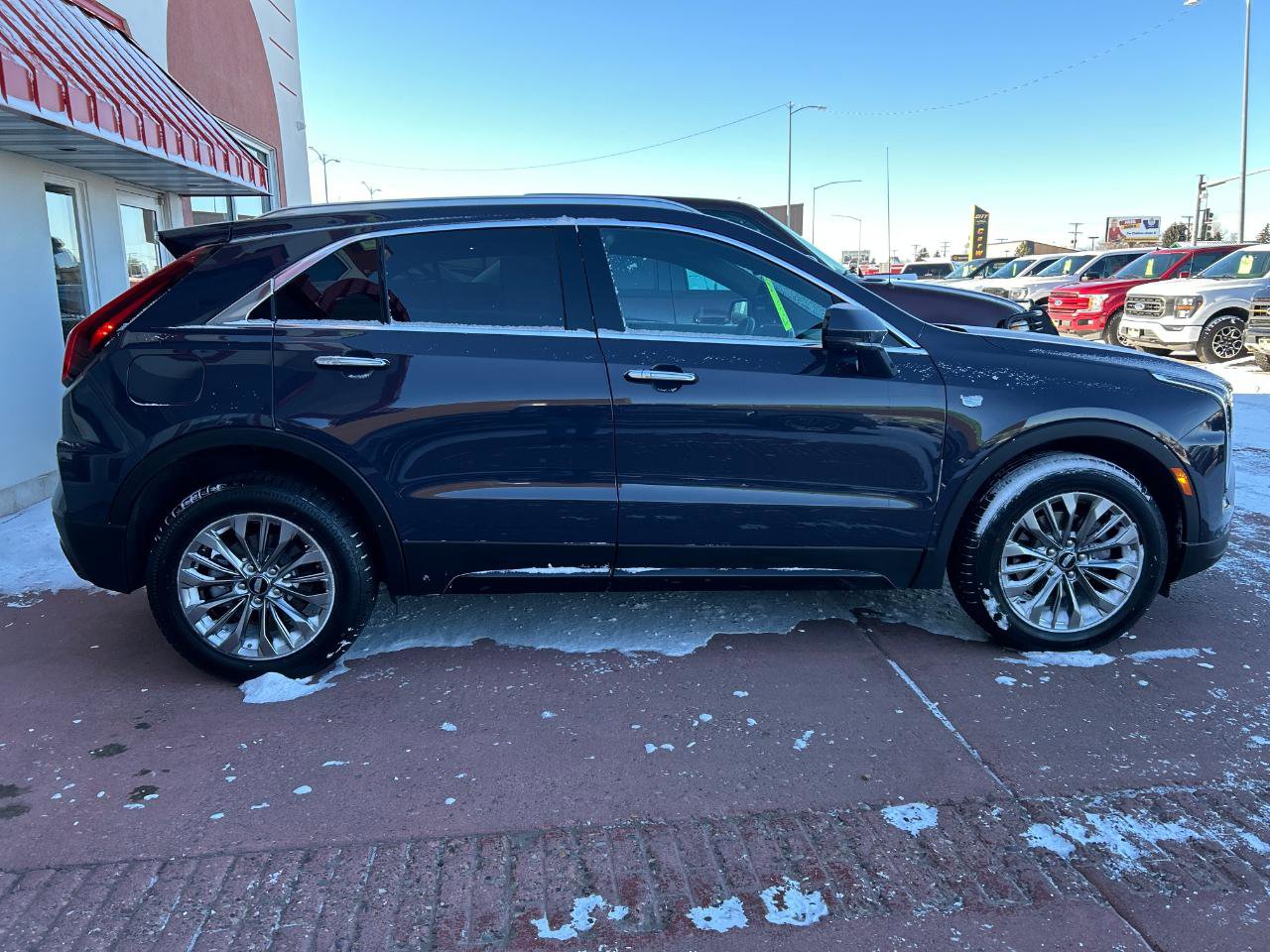 Used 2025 Cadillac XT4 Premium Luxury image 2
