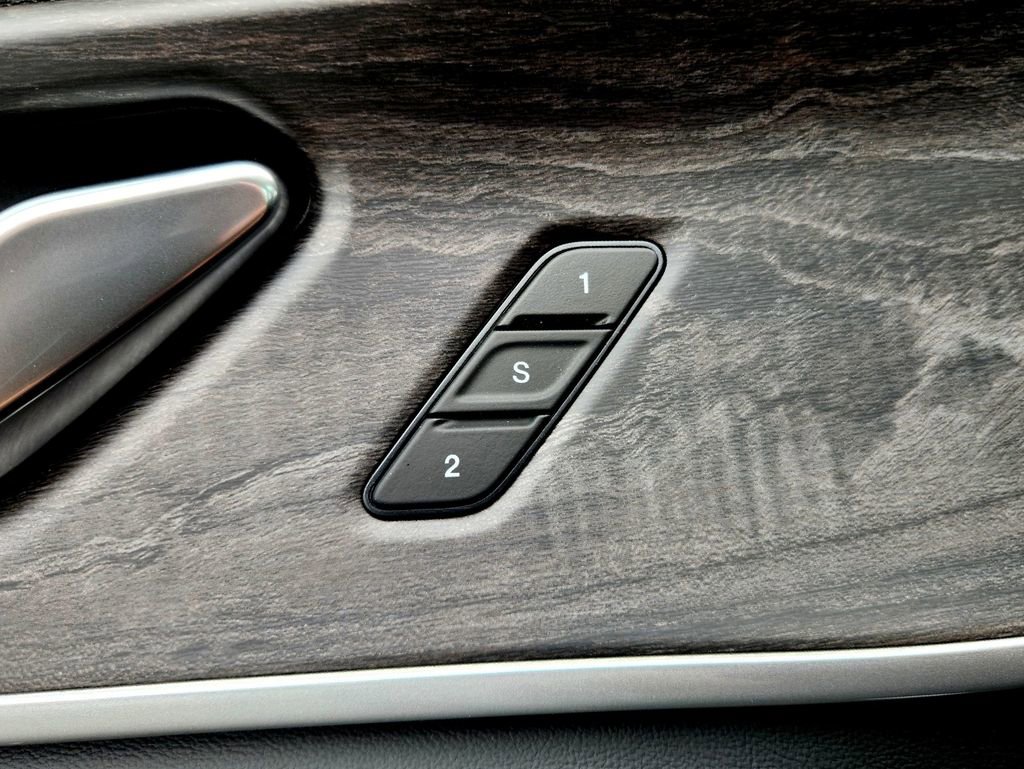 New 2025 Jeep Grand Cherokee Limited w/ Black Appearance Package image 12