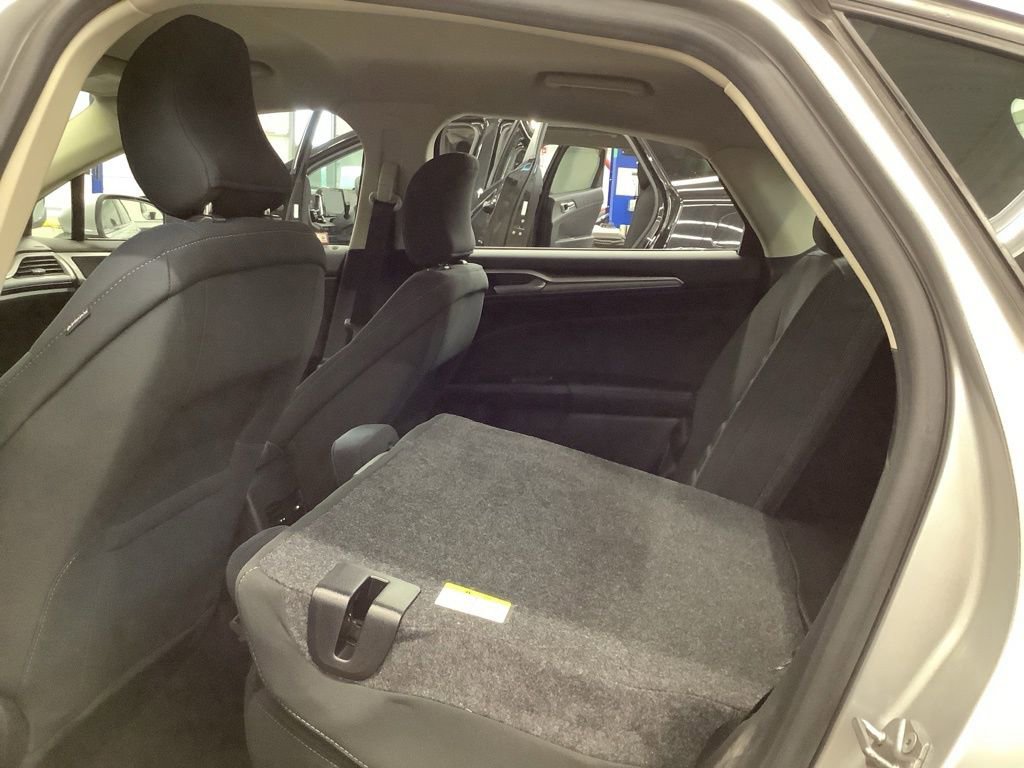 Used 2017 Ford Fusion SE w/ Fusion SE Technology Package FWD image 14