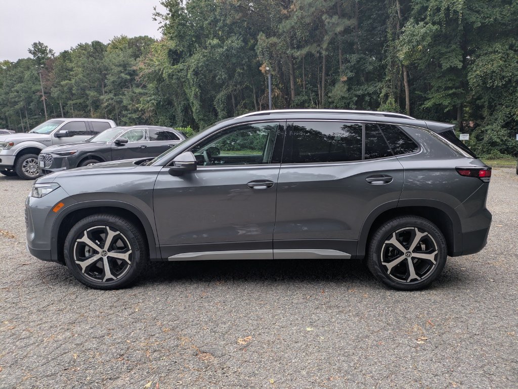 Certified 2025 Volkswagen Tiguan SE AWD/4WD image 7