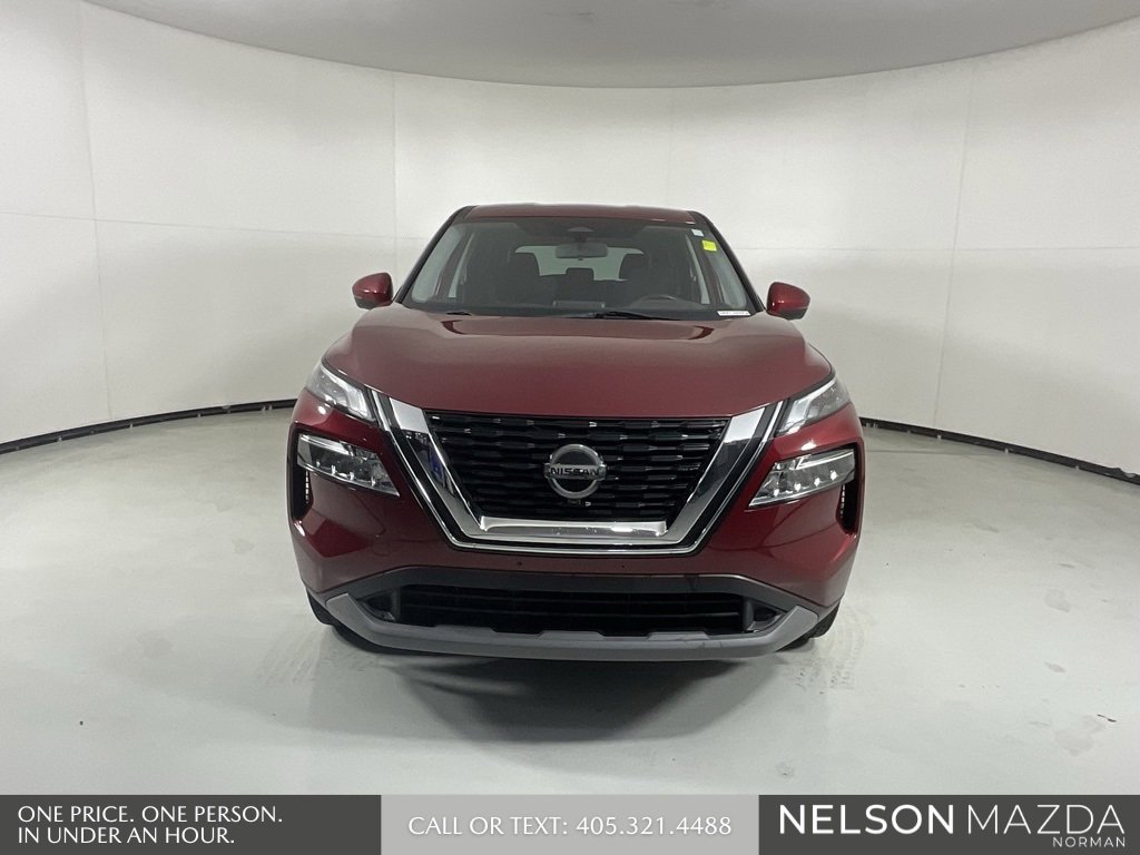 Used 2021 Nissan Rogue SV image 2