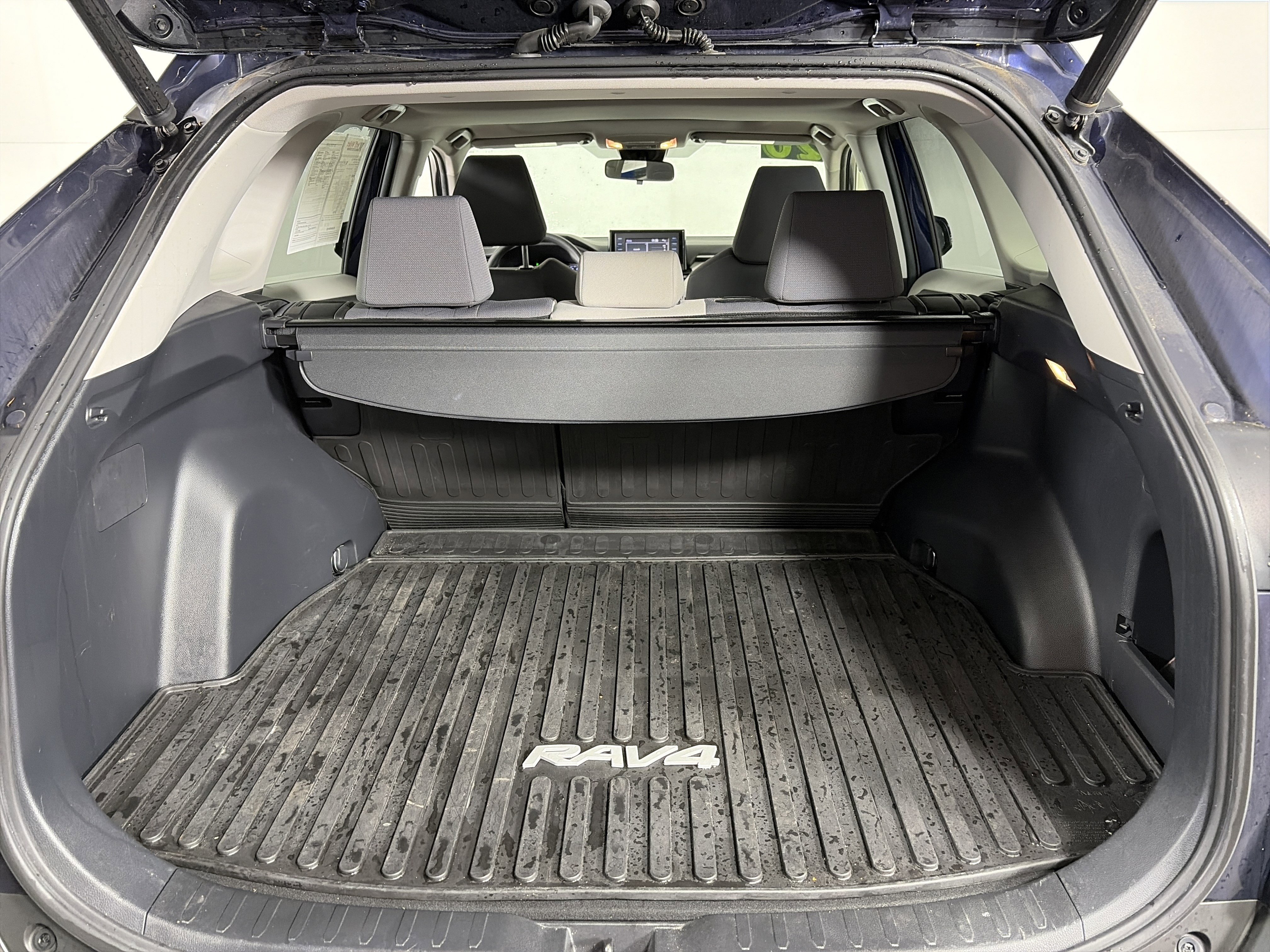 Used 2020 Toyota RAV4 XLE image 8