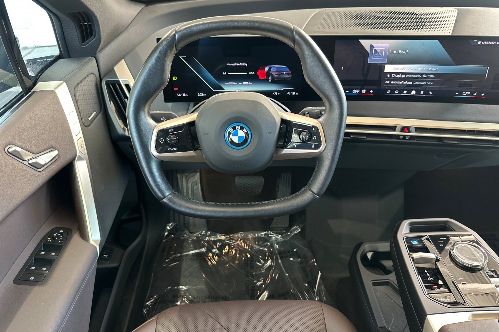 Certified 2024 BMW iX xDrive50 w/ Sport Package AWD/4WD image 18