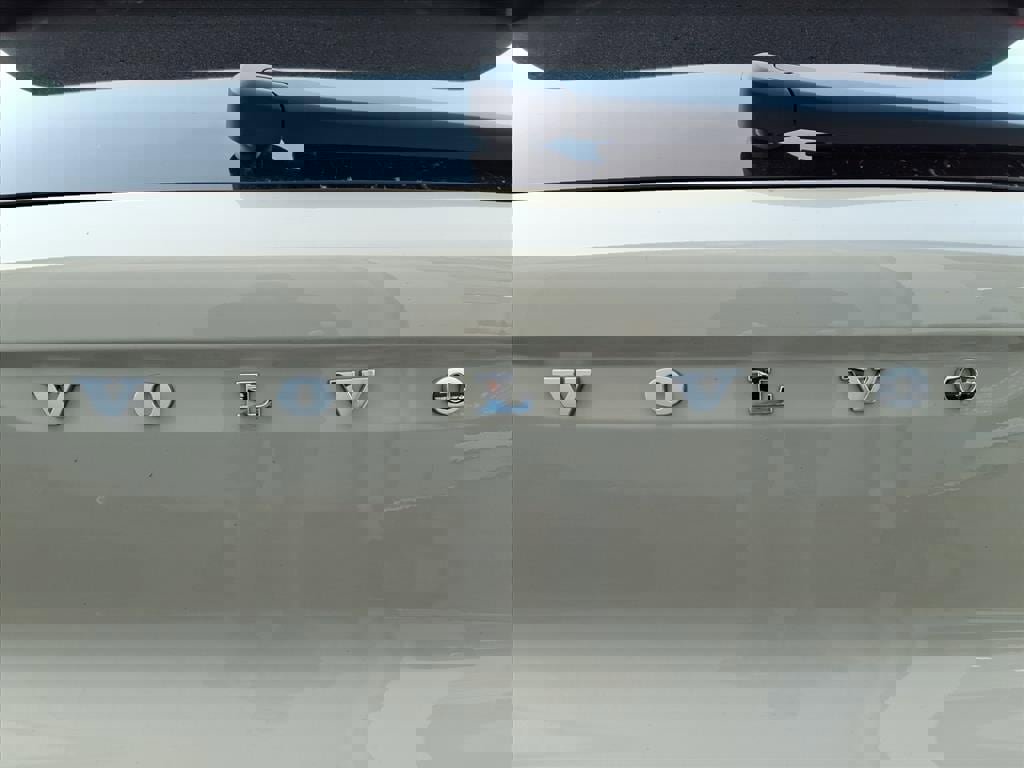 New 2026 Volvo XC40 B4 Plus w/ Protection Package Premier image 9