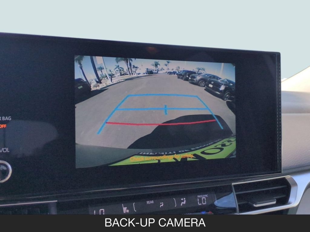 Used 2025 Toyota Sienna XLE FWD image 21