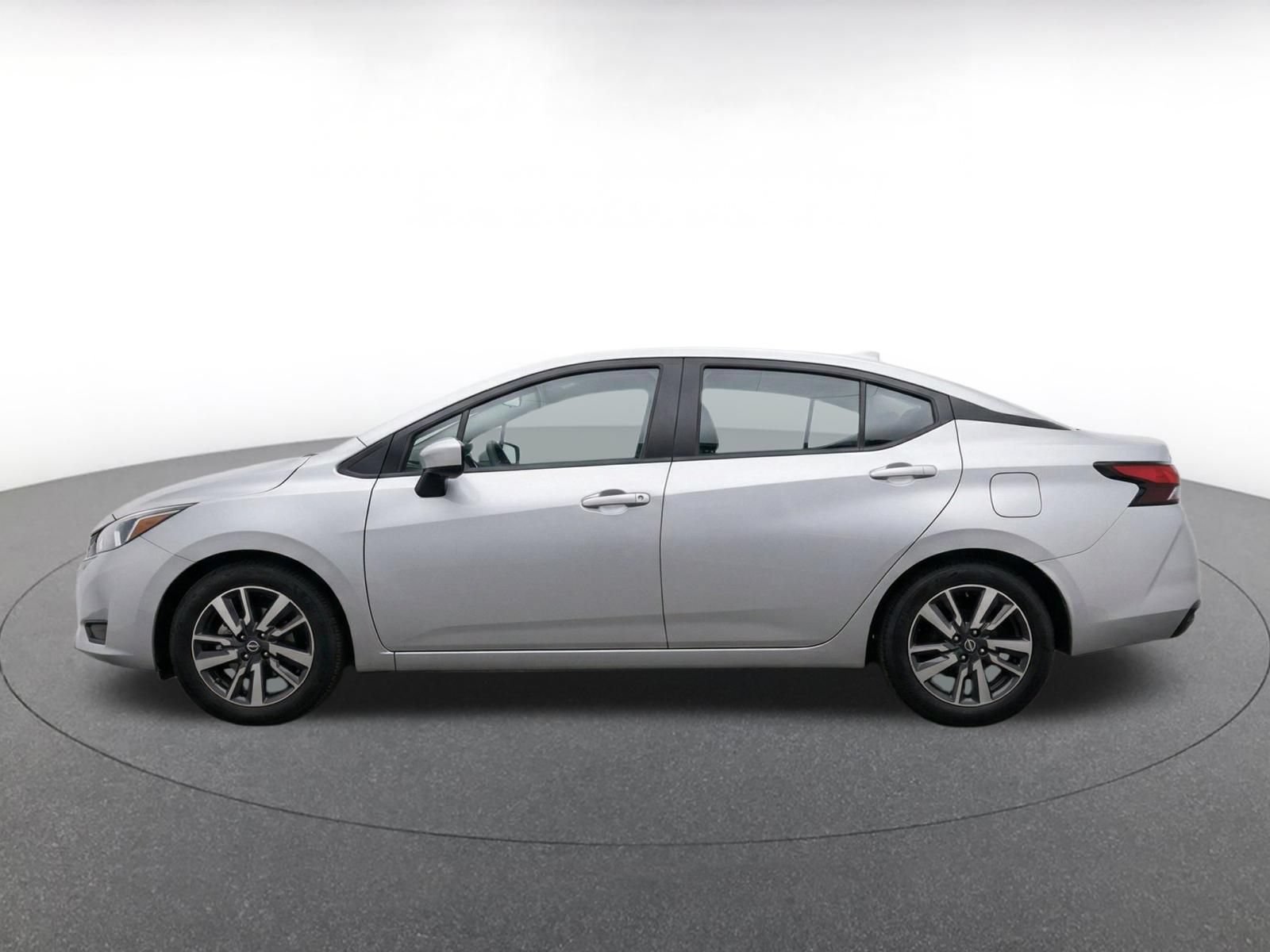Used 2025 Nissan Versa SV FWD image 4