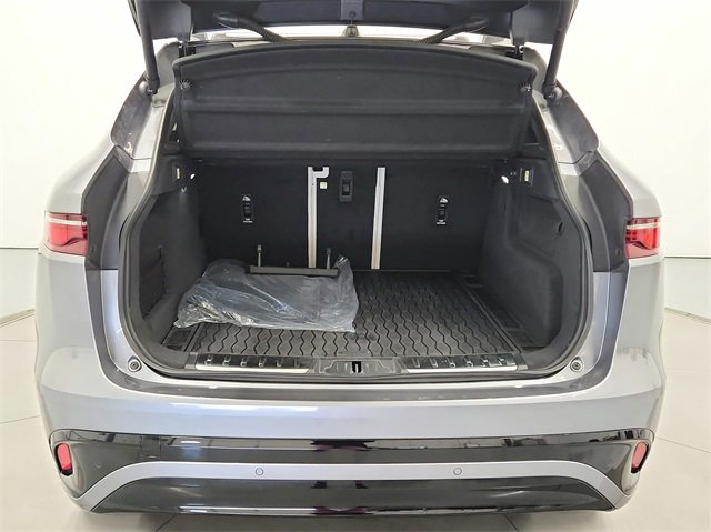 Used 2025 Jaguar F-PACE R-Dynamic S image 33