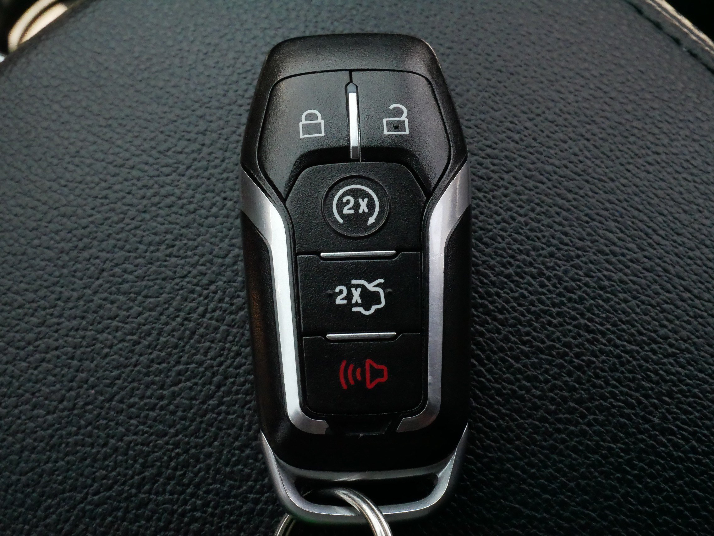 Used 2017 Ford Explorer XLT w/ Equipment Group 202A AWD/4WD image 31