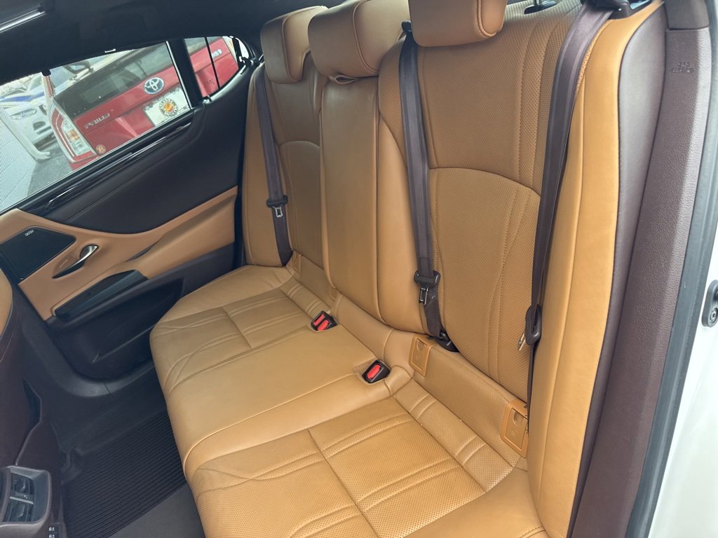Used 2020 Lexus ES 350 Ultra Luxury image 9