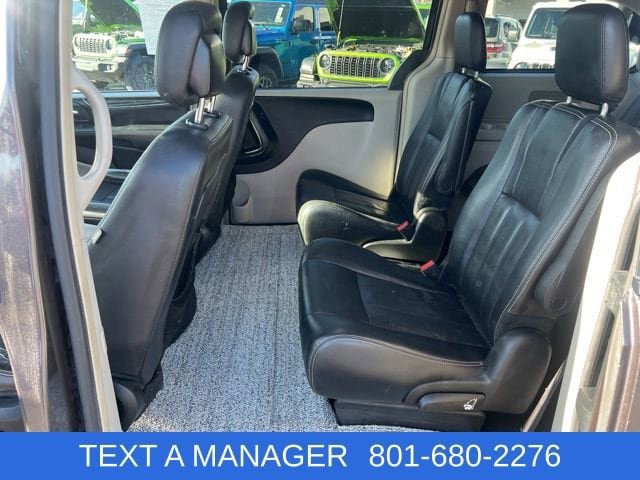 Used 2015 Chrysler Town & Country Touring FWD image 24