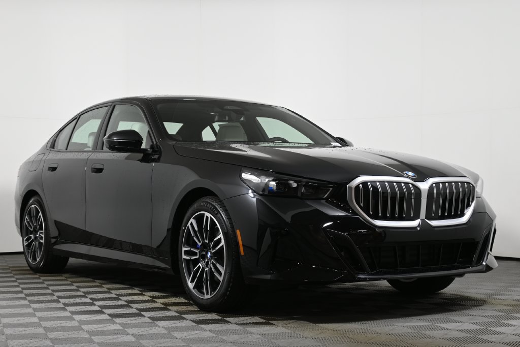 Used 2026 BMW 530i xDrive w/ M Sport Package AWD/4WD image 9